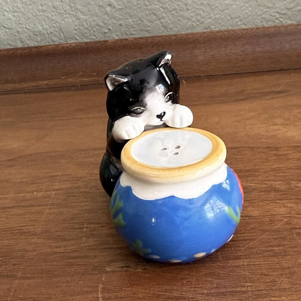 Cat & Goldfish Bowl Magnetic Salt & Pepper Shakers Vintage 2in